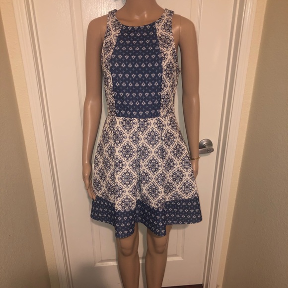 👇🏻$Reduced to lowest price. Super cute blue paisley pattern dress size M - Picture 5 of 10